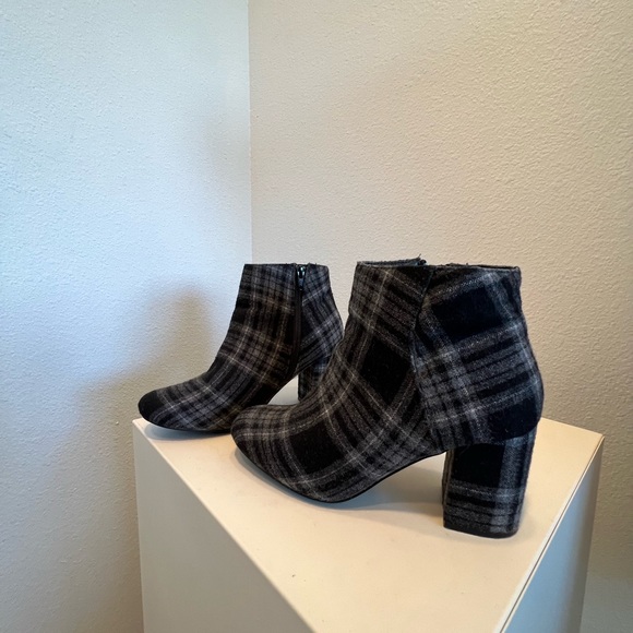Diba Gray Black Plaid Chunky Heel 8.5 Flannel Boot - Picture 8 of 13